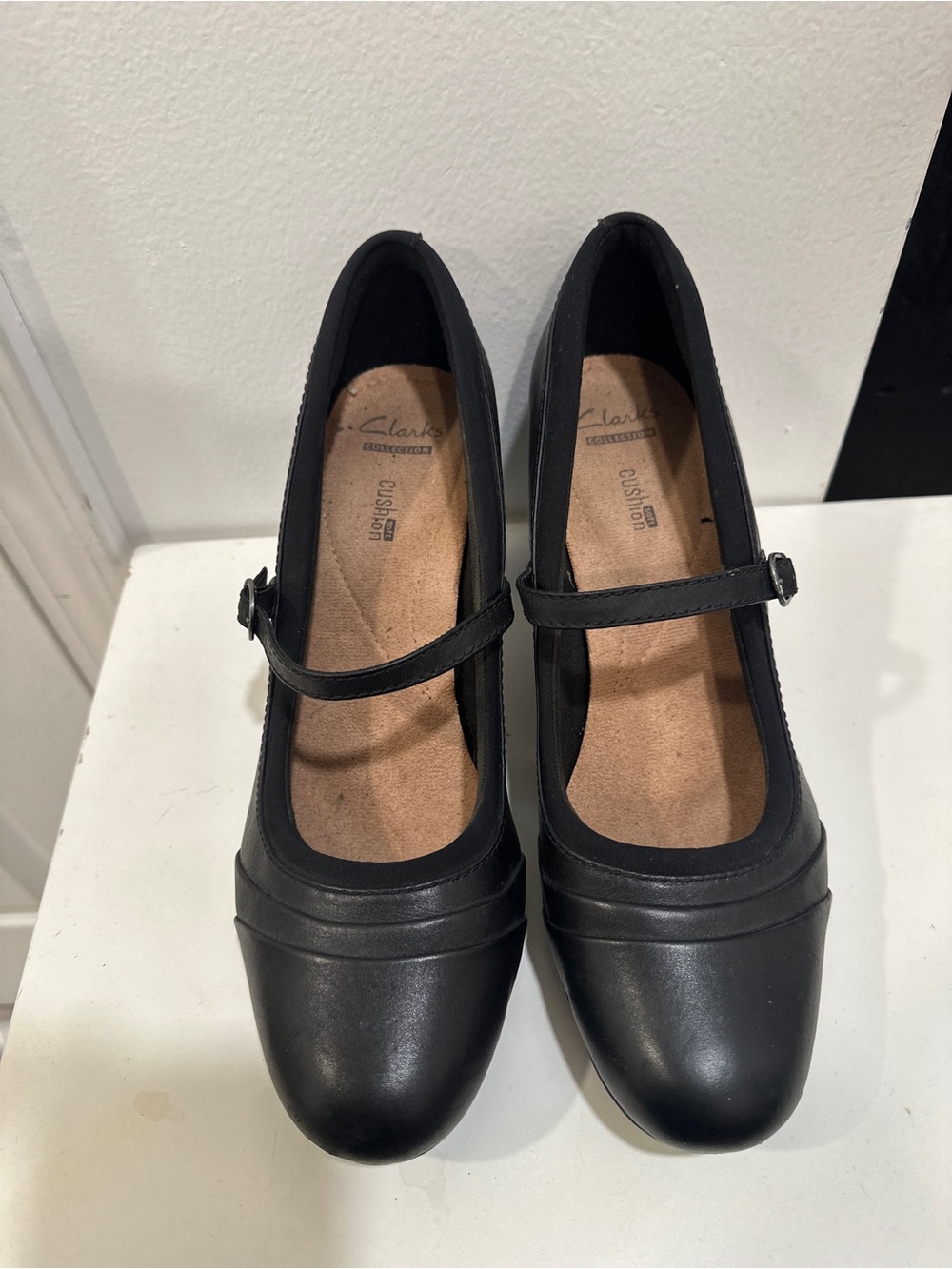 Clarks Mary Jane comfort single strap leather heels size 11 EUC
